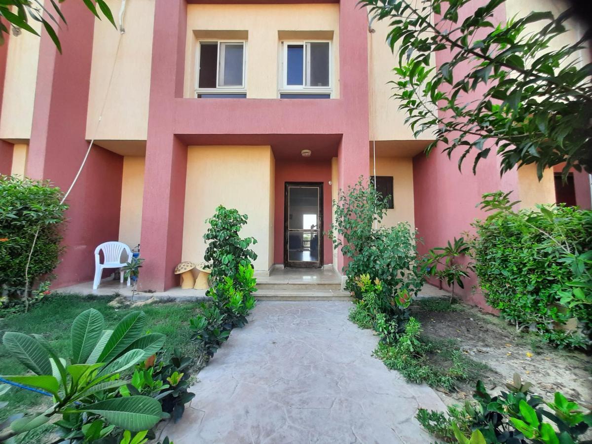 Villa Rosana Resort الساحل الشمالى Dawwar al Hajj Ahmad Exteriör bild